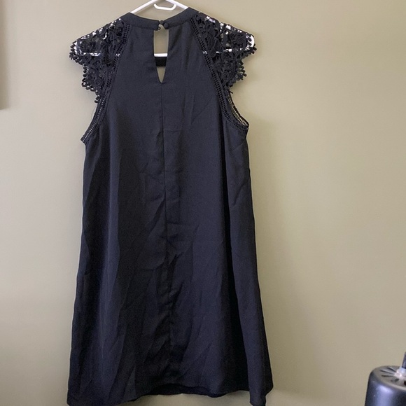 She & Sky Elegant Black Lace Sleeve Dress - Picture 6 of 9